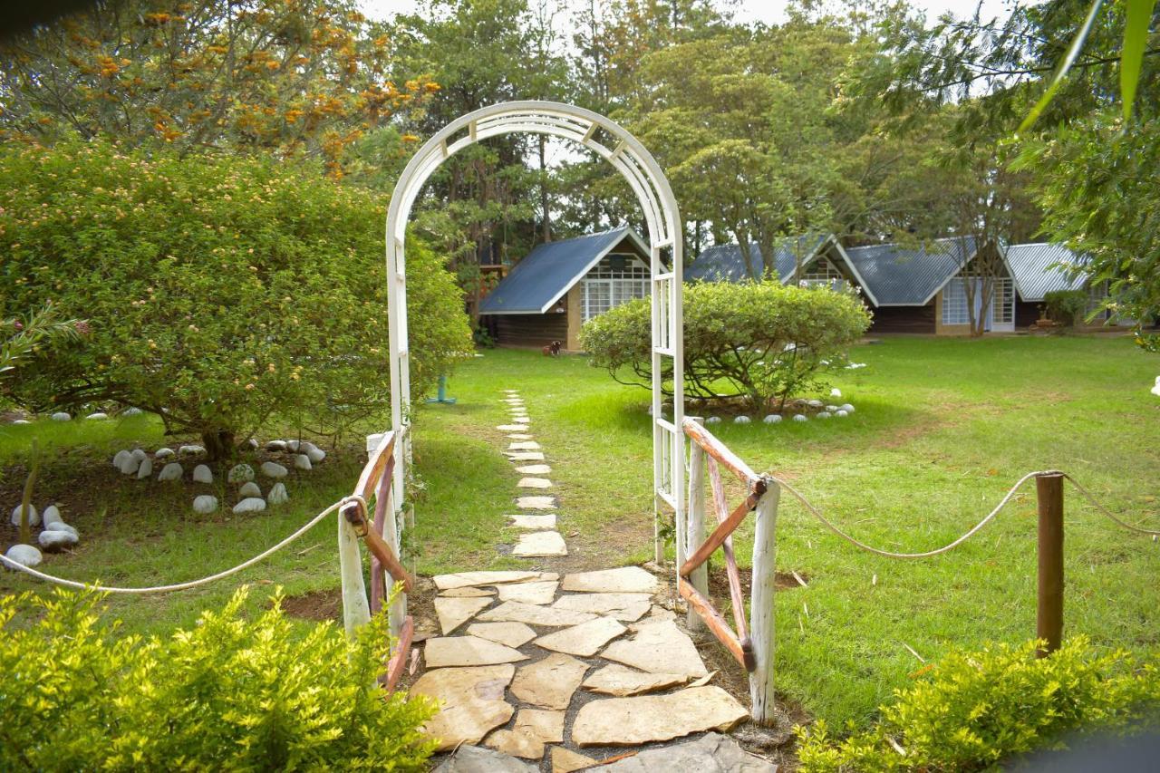 Camp Mahon Gardens Hotell Nanyuki Exteriör bild